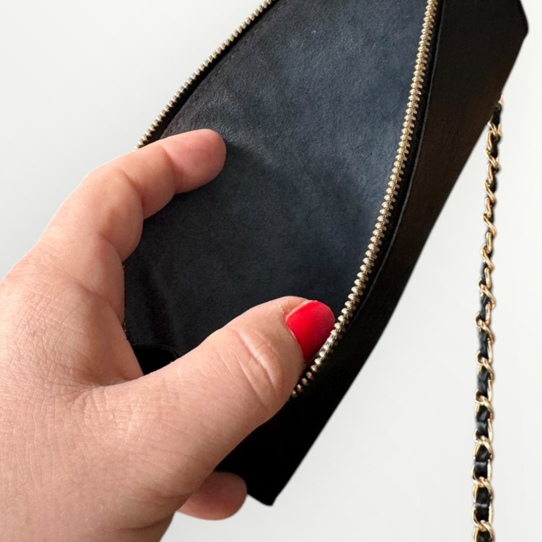 LOUIS VUITTON Pochette schwarz 21 mit s!r Kette