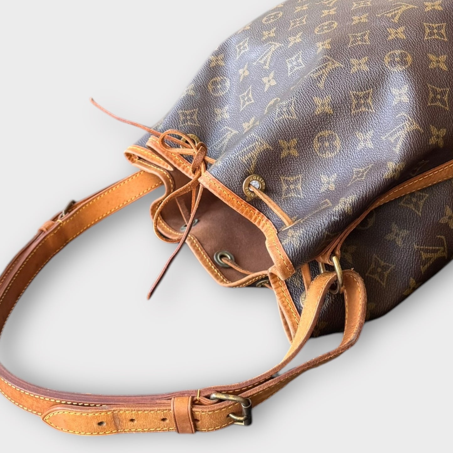 LOUIS VUITTON Petit Noé Monogram Sac à bandoulière Sac à main