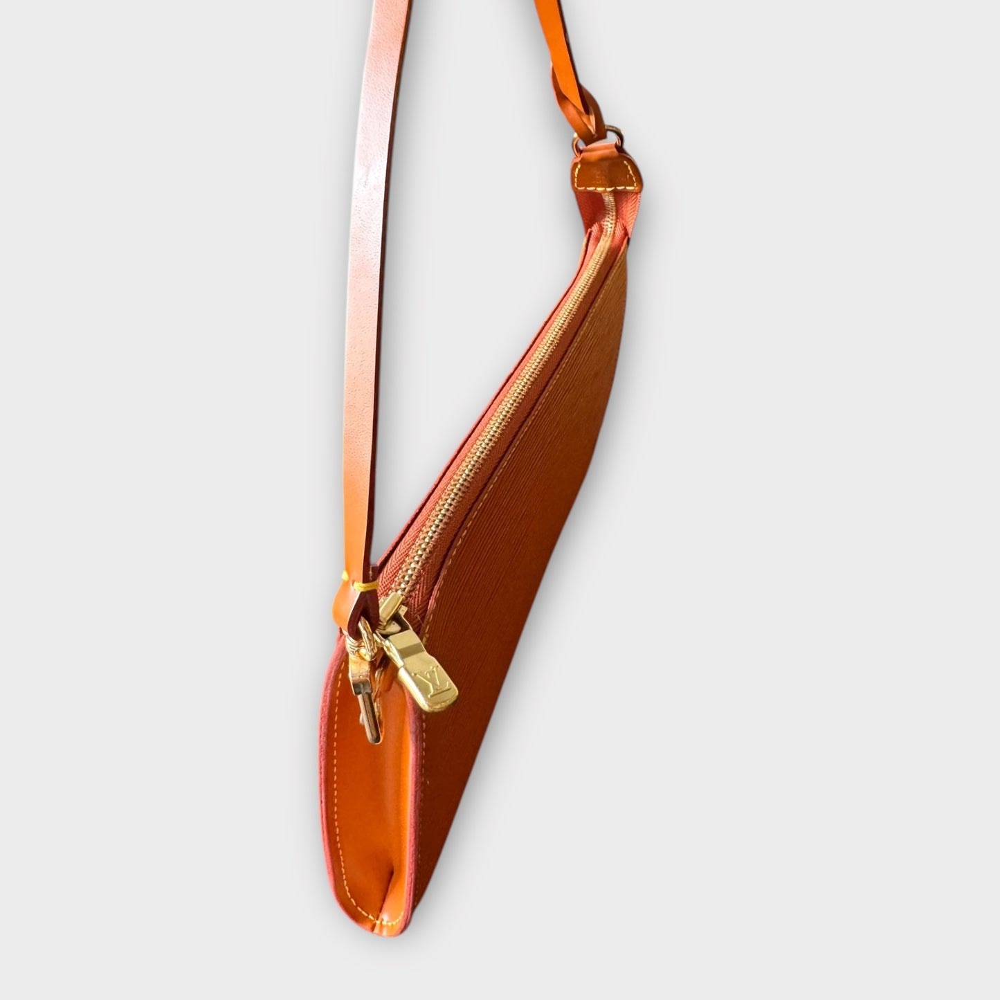 LOUIS VUITTON Pochette Epi Braun Handtasche