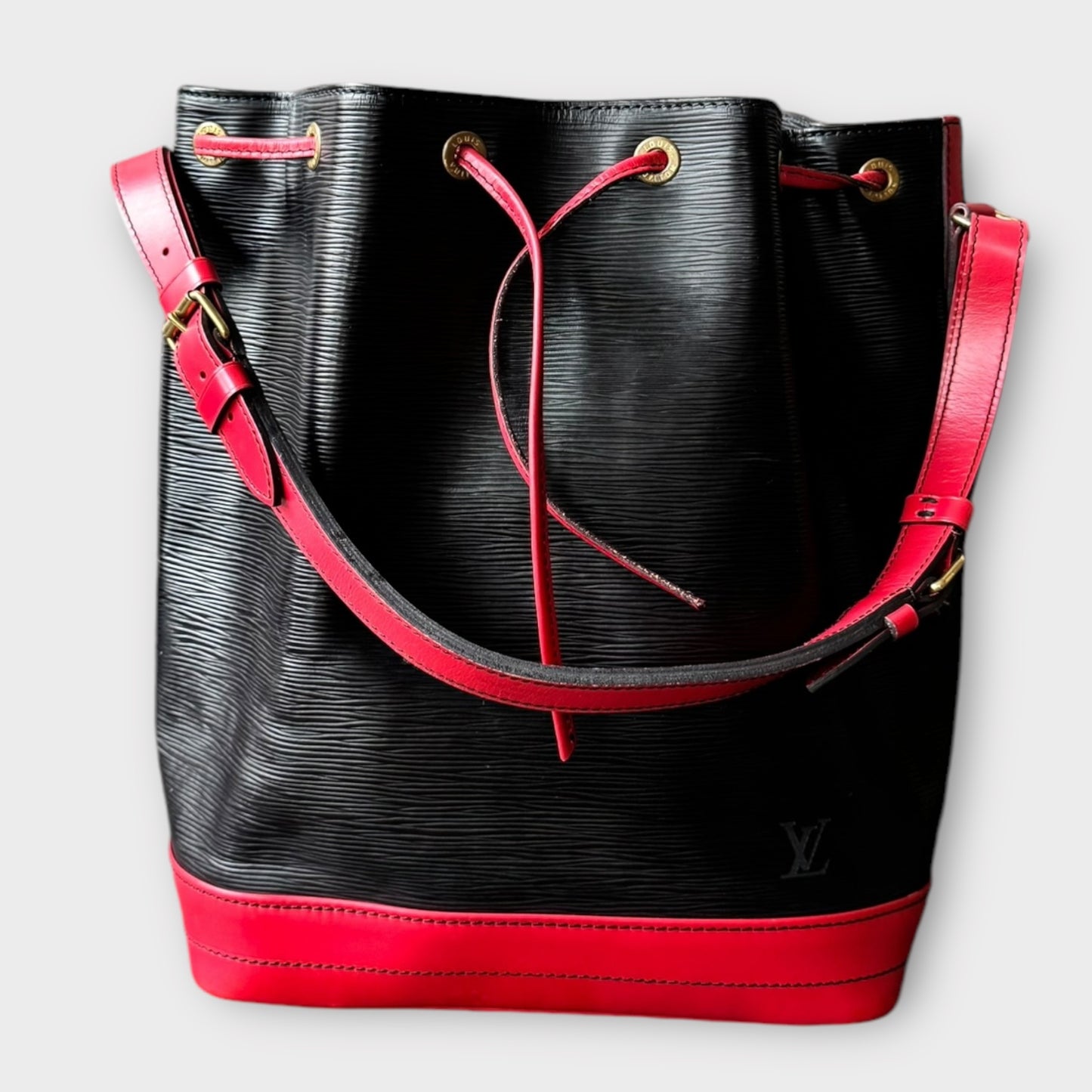 LOUIS VUITTON Grand Noe Schultertasche Beuteltasche aus Epileder zweifarbig