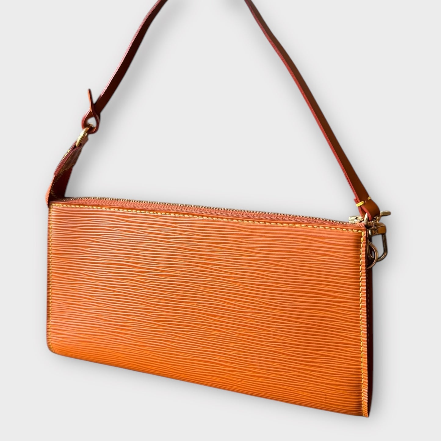 LOUIS VUITTON Pochette Epi Braun Handtasche