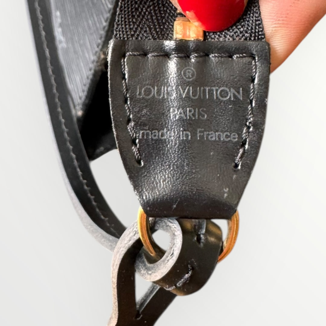 LOUIS VUITTON Pochette schwarz Epi 24 mit s!r Lederriemen