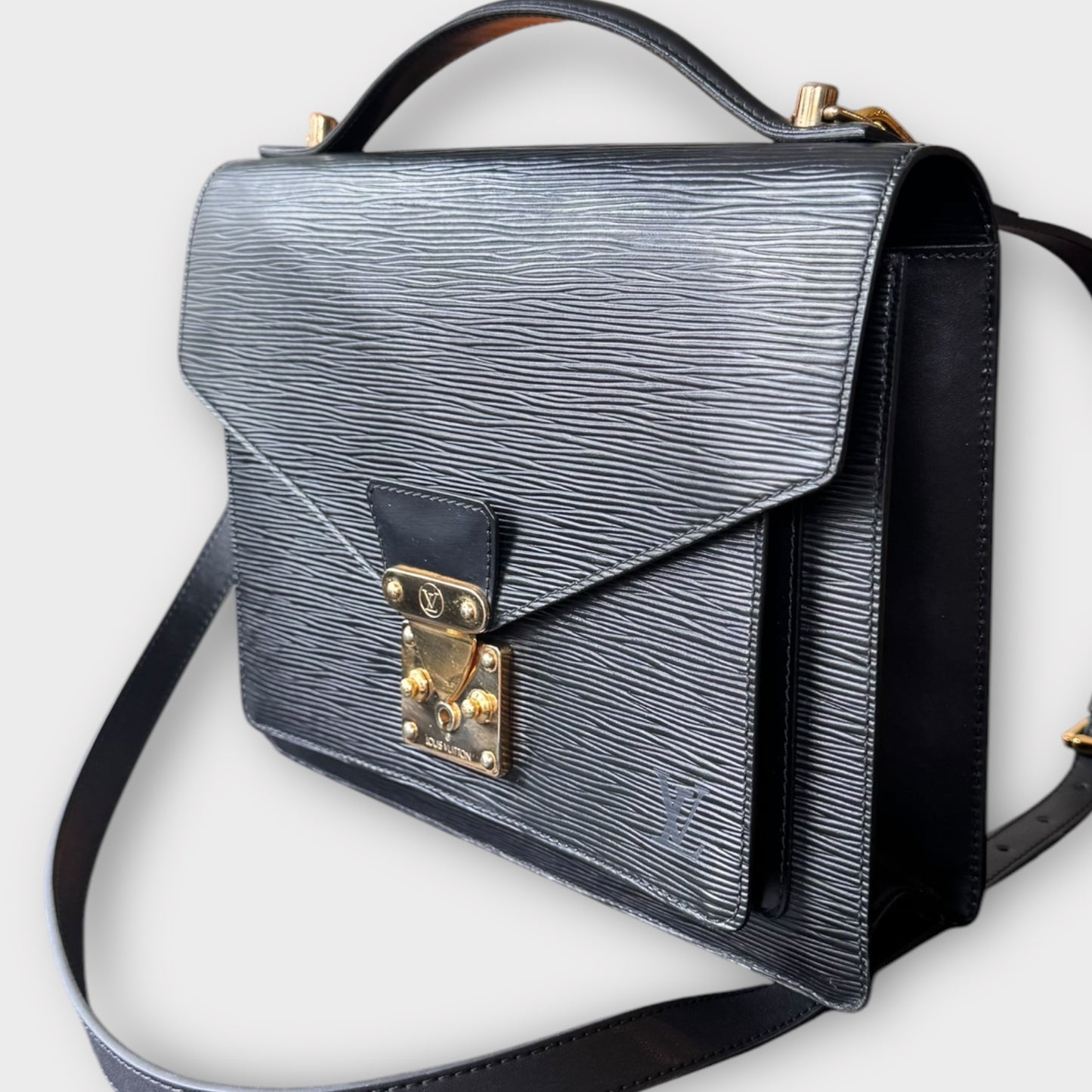 LOUIS VUITTON Monceau en cuir Epi noir avec bijouterie dorée et nouvelle sangle