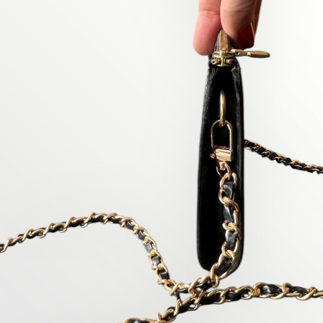 LOUIS VUITTON Pochette schwarz 21 mit s!r Kette