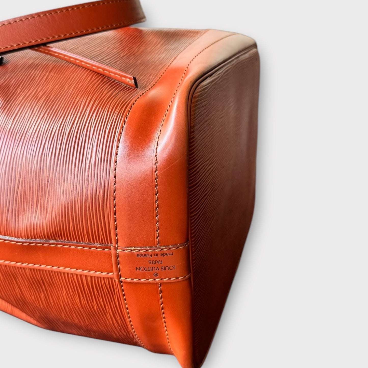 LOUIS VUITTON Grand Noé Epileder Braun Goldhardware