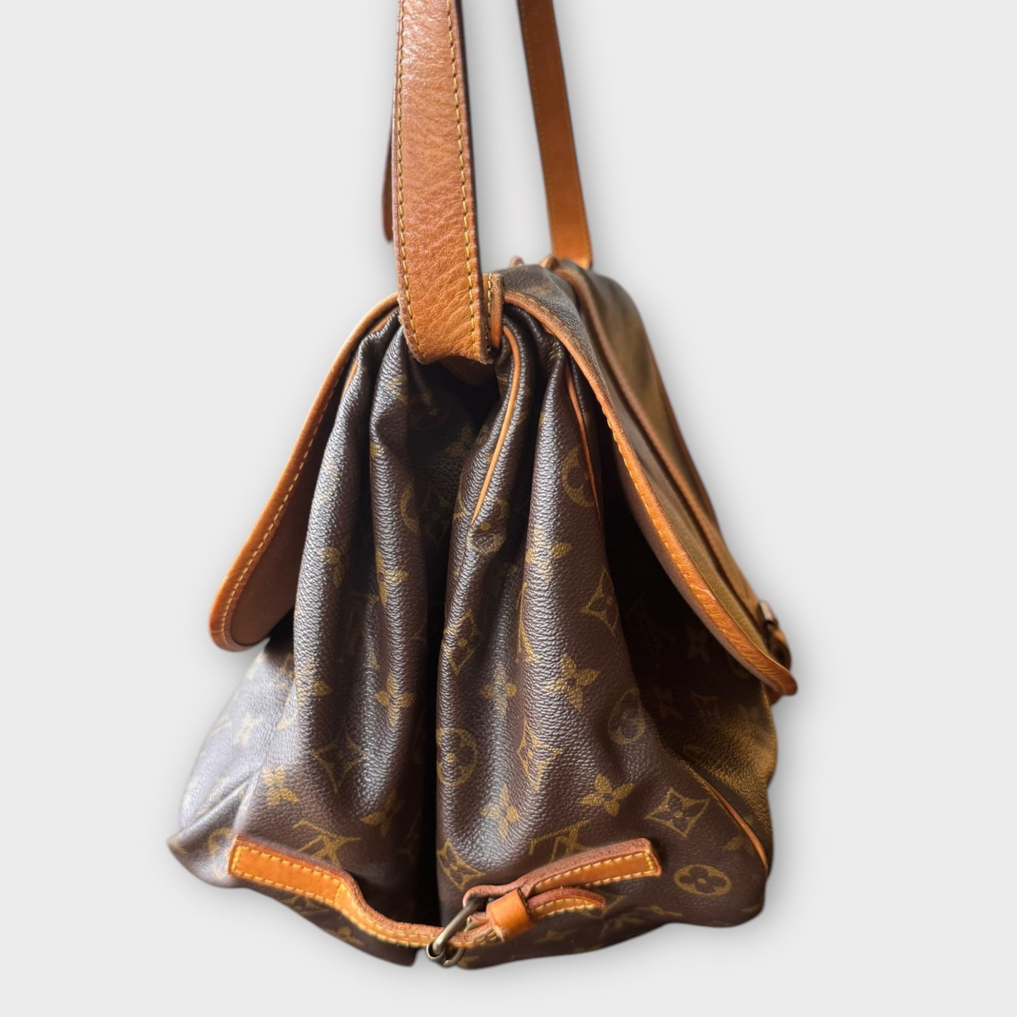 LOUIS VUITTON Saumur 35 Schultertasche Crossbodytasche Monogramm