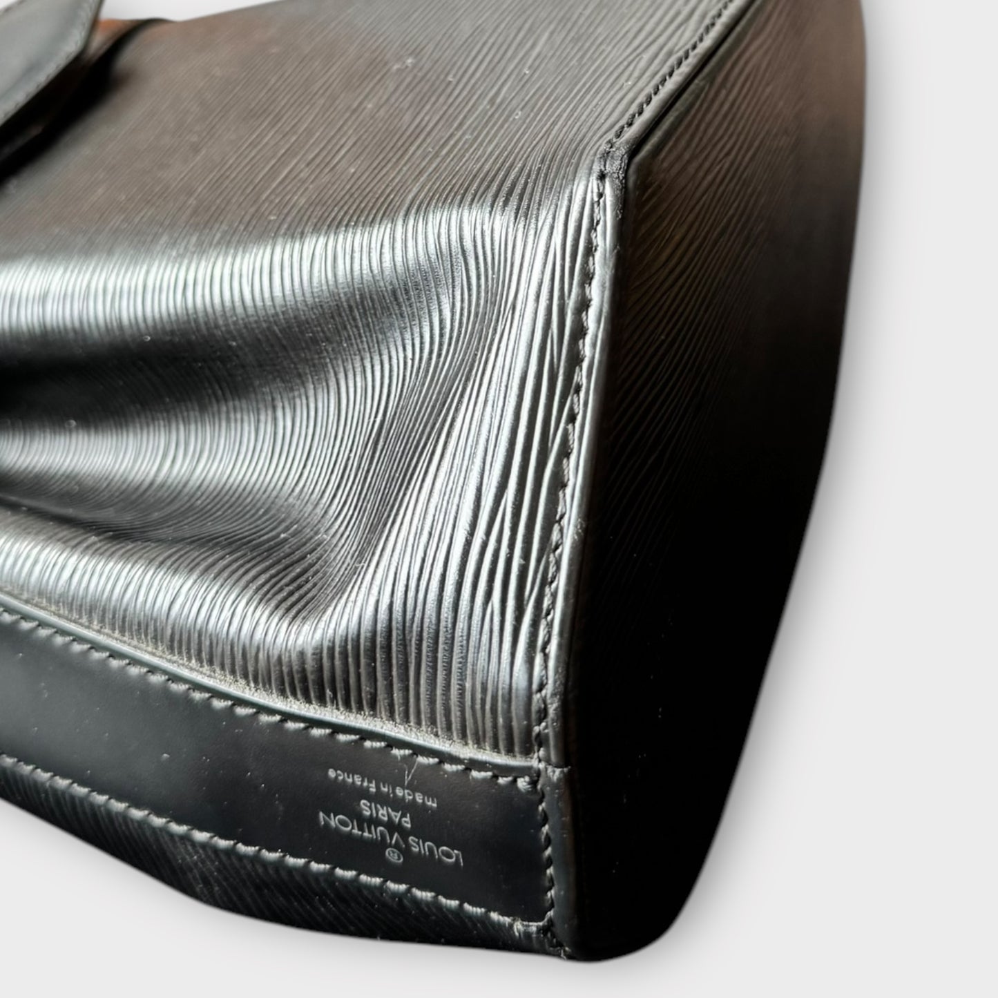 LOUIS VUITTON Schultertasche Epileder Schwarz