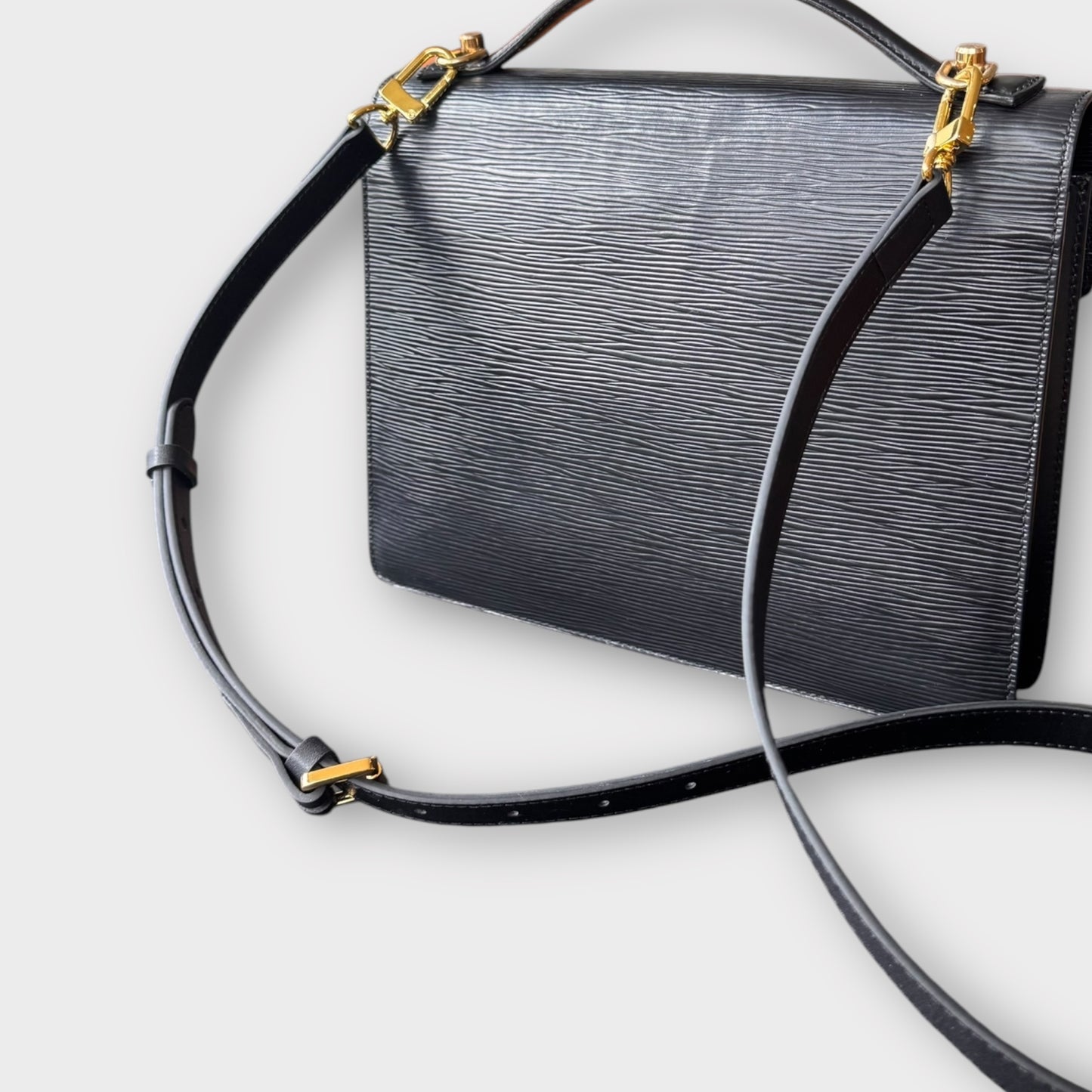 LOUIS VUITTON Monceau en cuir Epi noir avec bijouterie dorée et nouvelle sangle