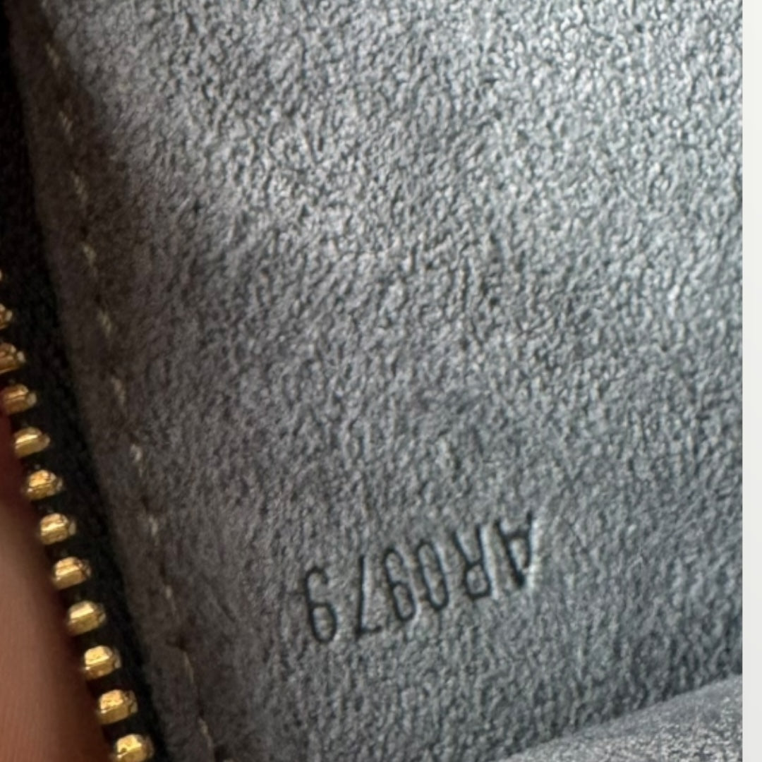 LOUIS VUITTON Pochette schwarz 21 mit s!r Kette