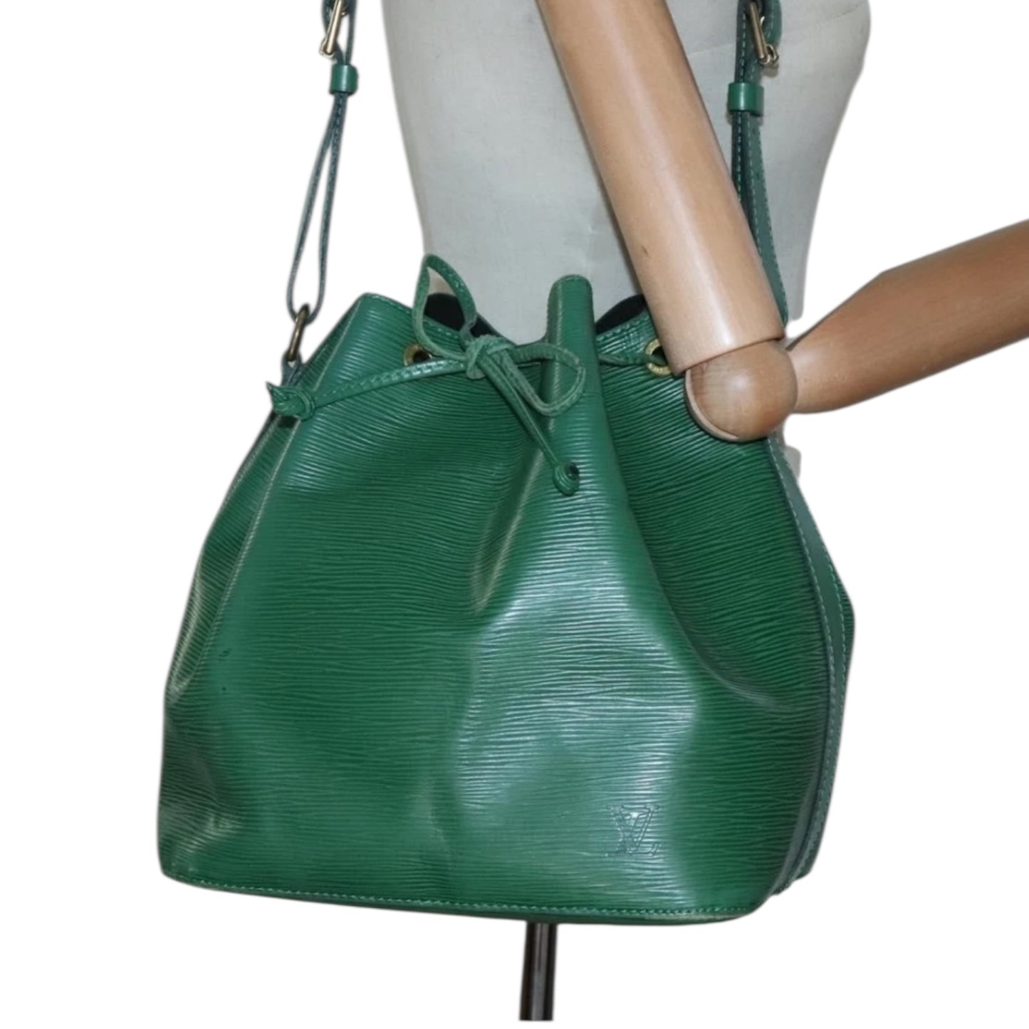 LOUIS VUITTON Petit Noé Epileder Grün Goldhardware