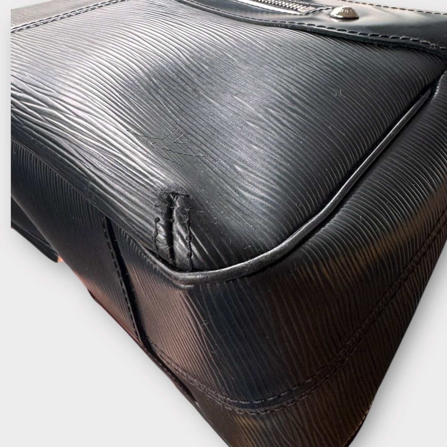 LOUIS VUITTON Schultertasche Epi Schwarz, Model Turenne PM