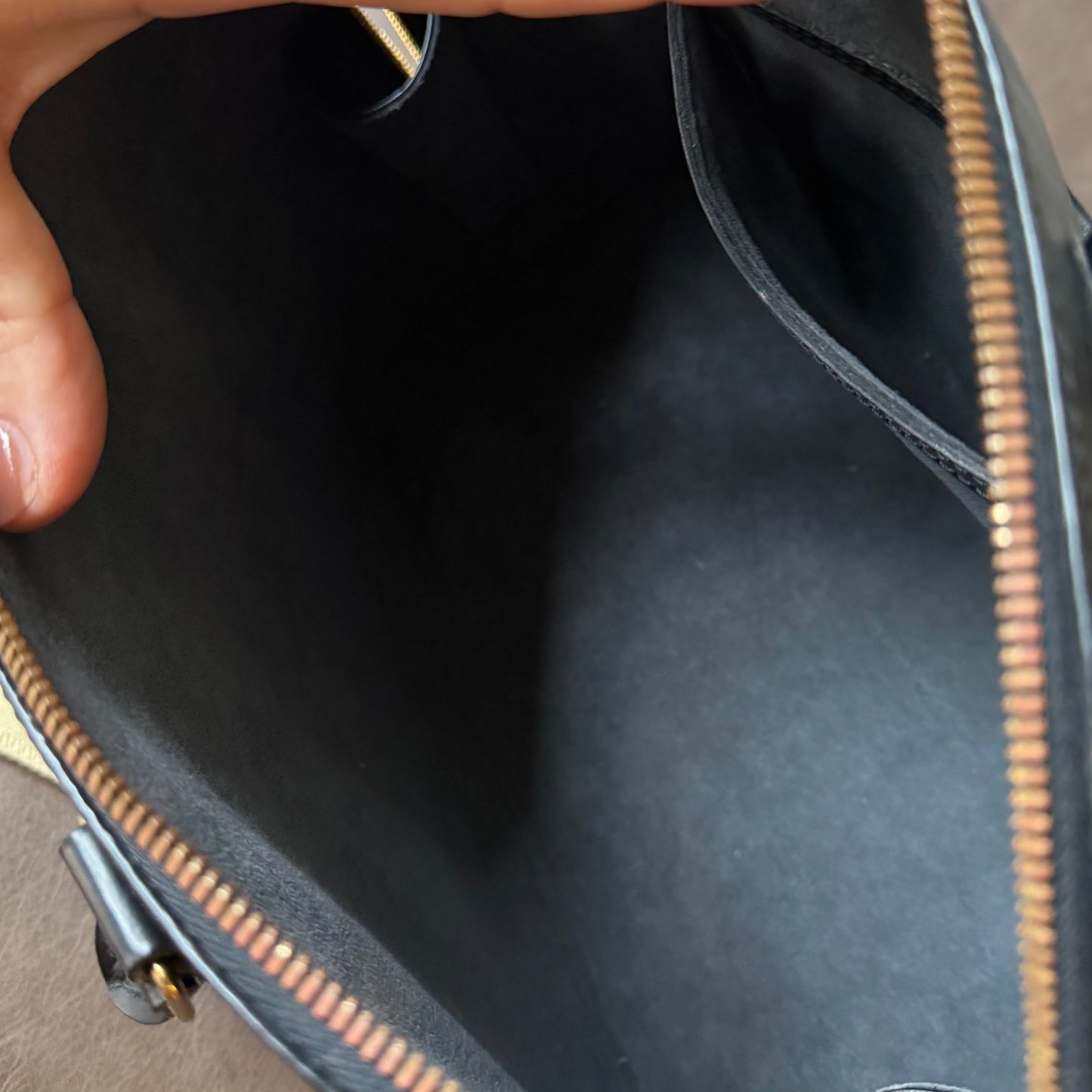 LOUIS VUITTON Alma PM Epi schwarz + schwarzer Leder Tragriemen (no name)