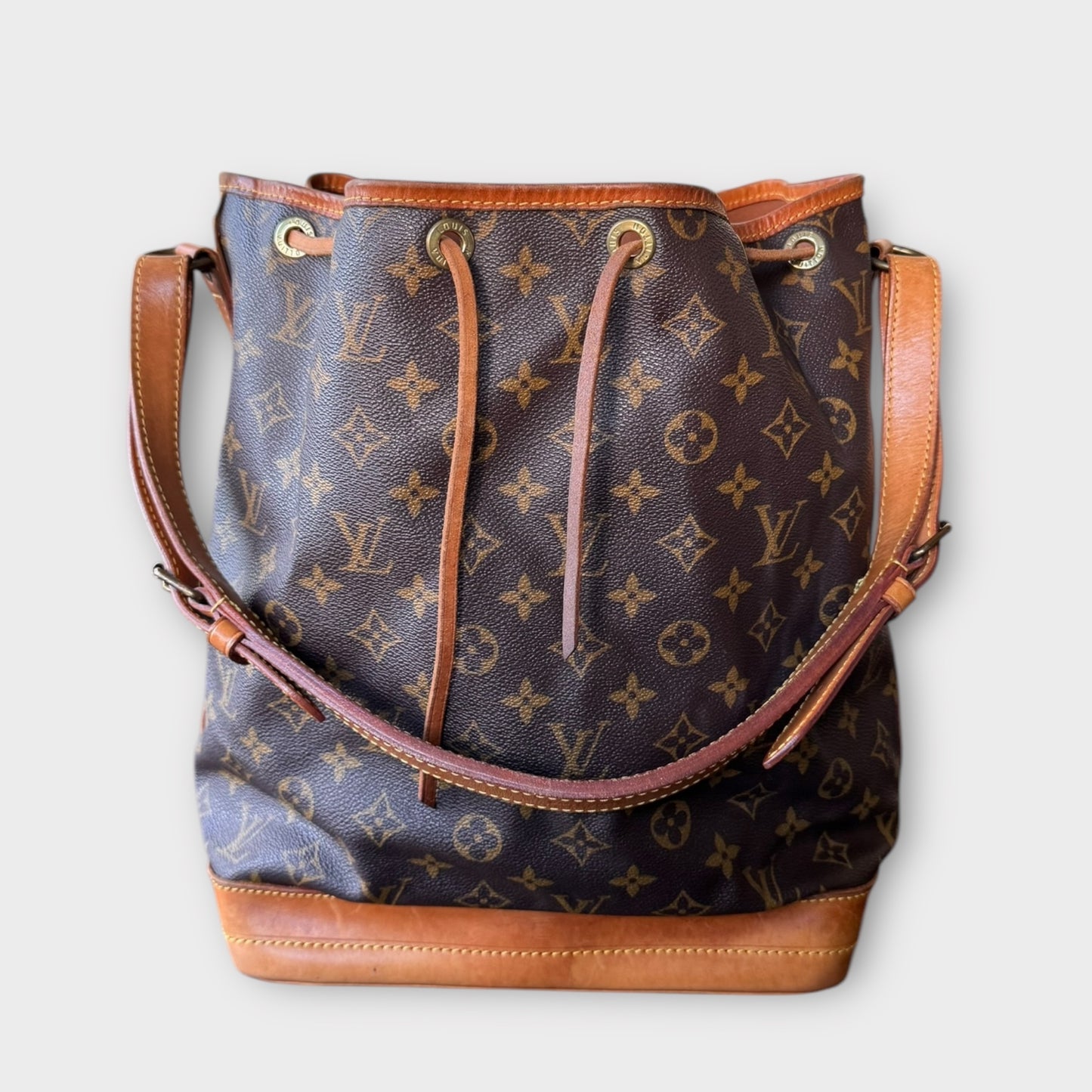 LOUIS VUITTON Grand Noé Toile Monogram Matériel Doré