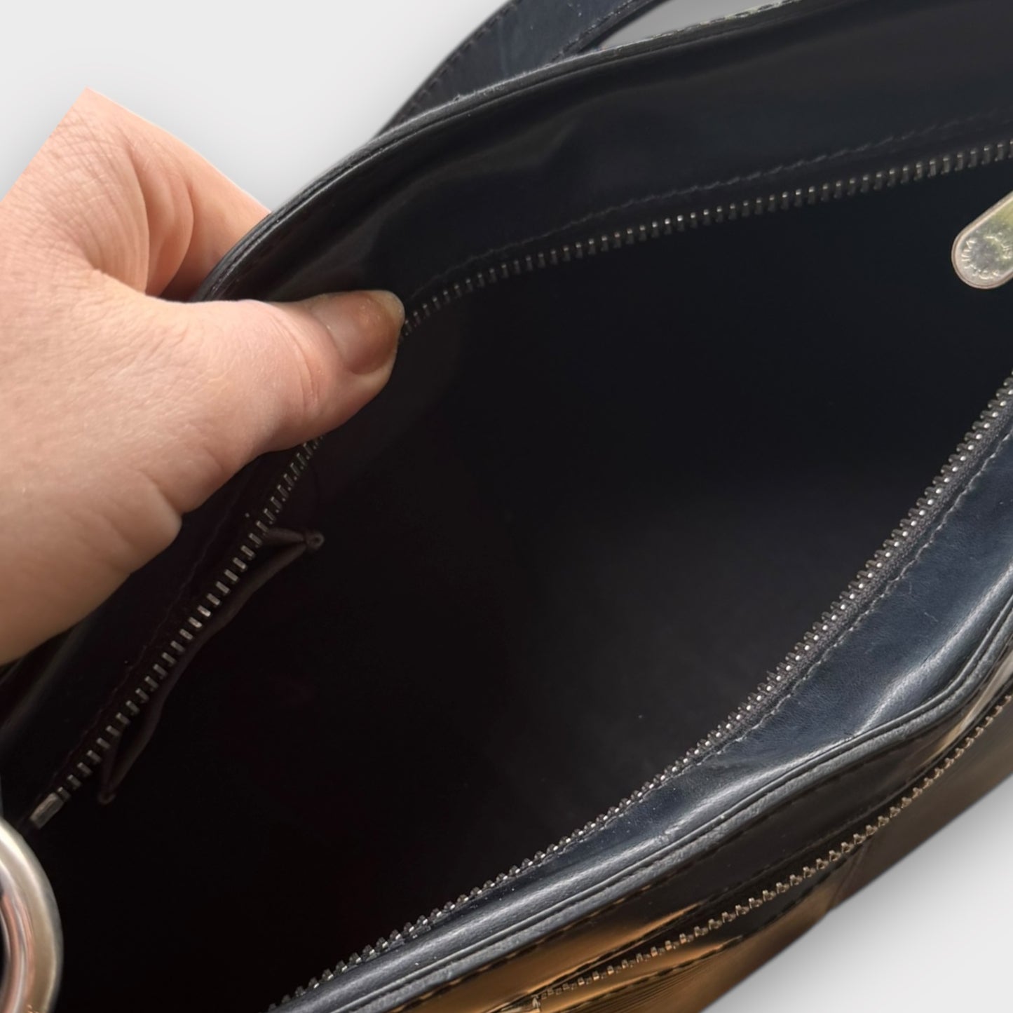 LOUIS VUITTON Schultertasche Epi Schwarz, Model Turenne PM