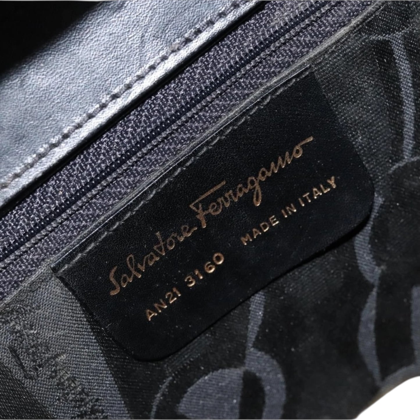 SALVATORE FERRAGAMO Schwarze Beuteltasche
