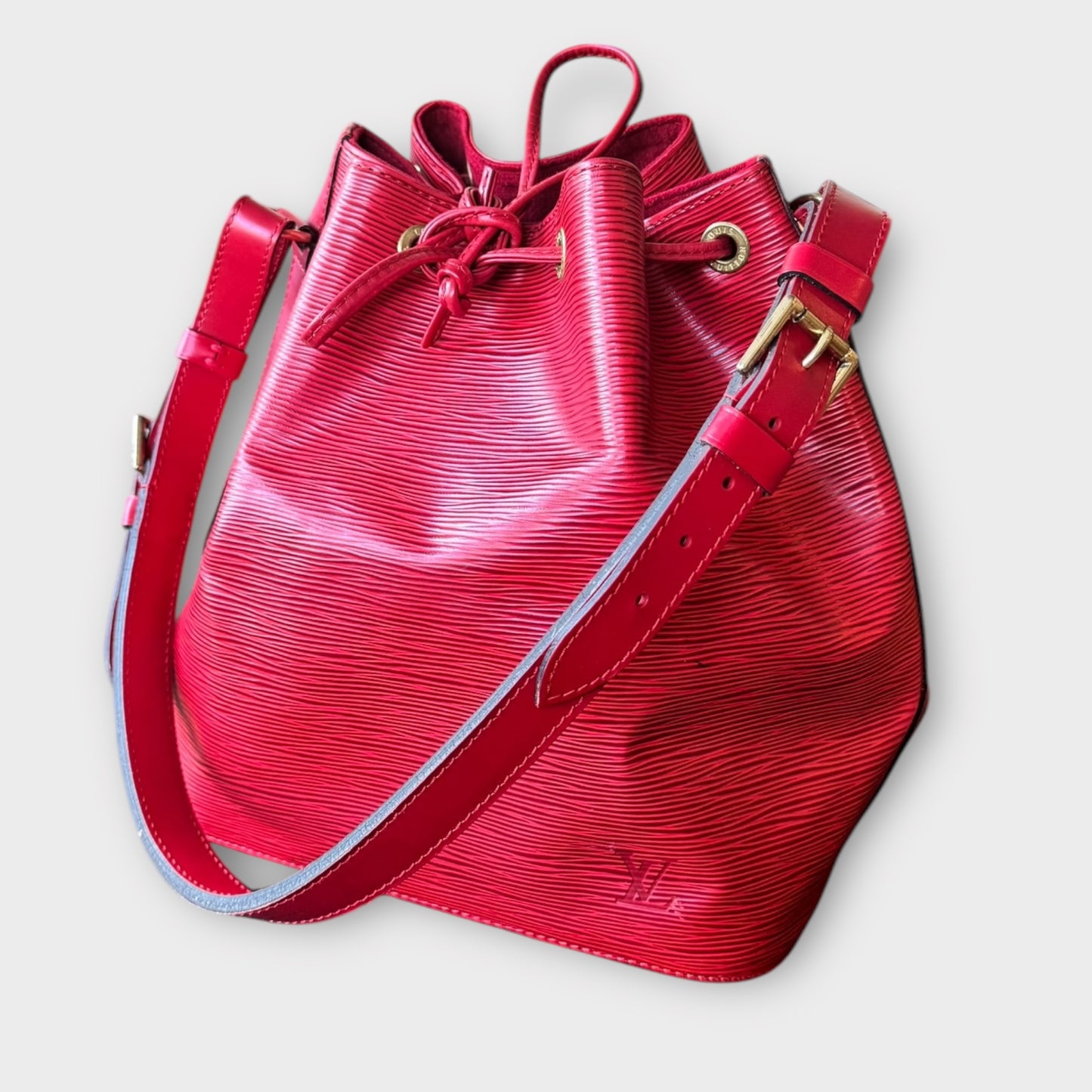 LOUIS VUITTON Petit Noé Epileder Rouge Bijouterie dorée