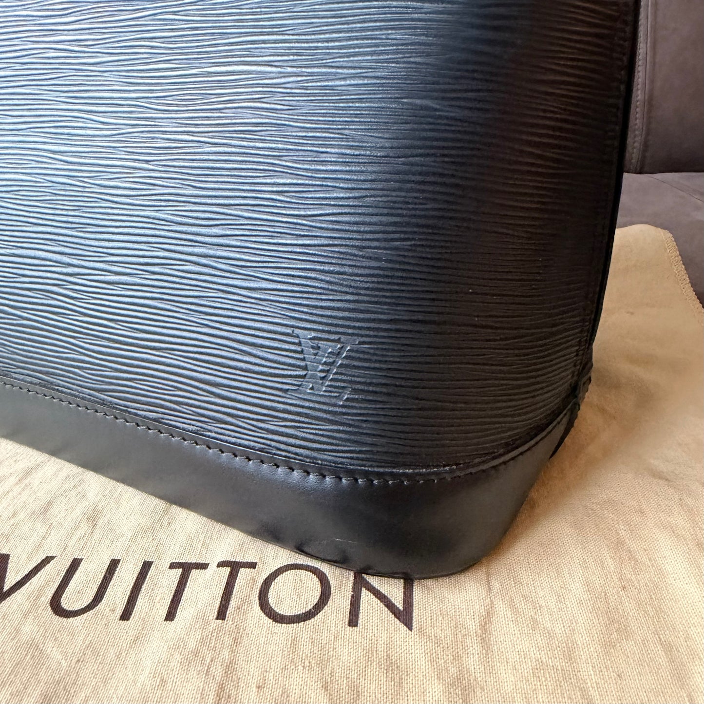 LOUIS VUITTON Alma PM Epi schwarz + schwarzer Leder Tragriemen (no name)