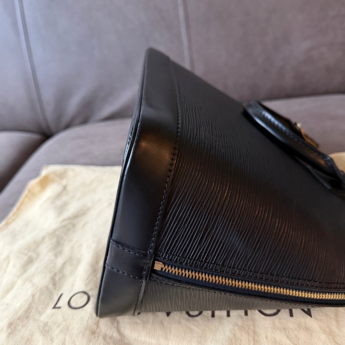 LOUIS VUITTON Alma PM Epi schwarz + schwarzer Leder Tragriemen (no name)