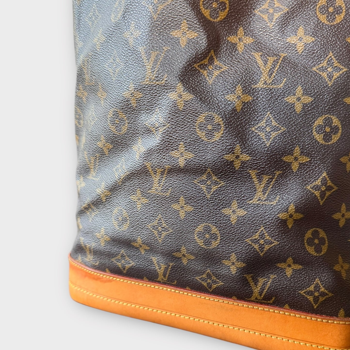 LOUIS VUITTON Grand Noé Toile Monogram Matériel Doré