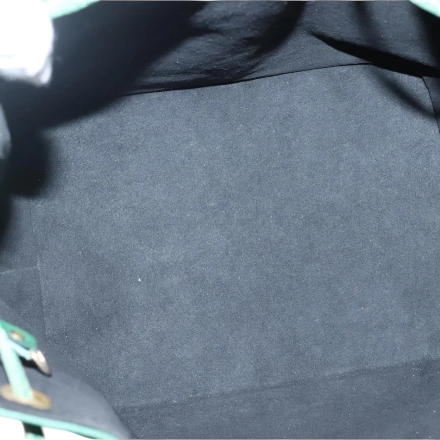 LOUIS VUITTON Petit Noé Epileder Grün Goldhardware