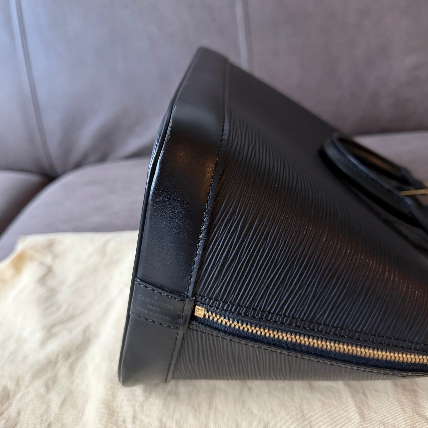 LOUIS VUITTON Alma PM Epi schwarz + schwarzer Leder Tragriemen (no name)