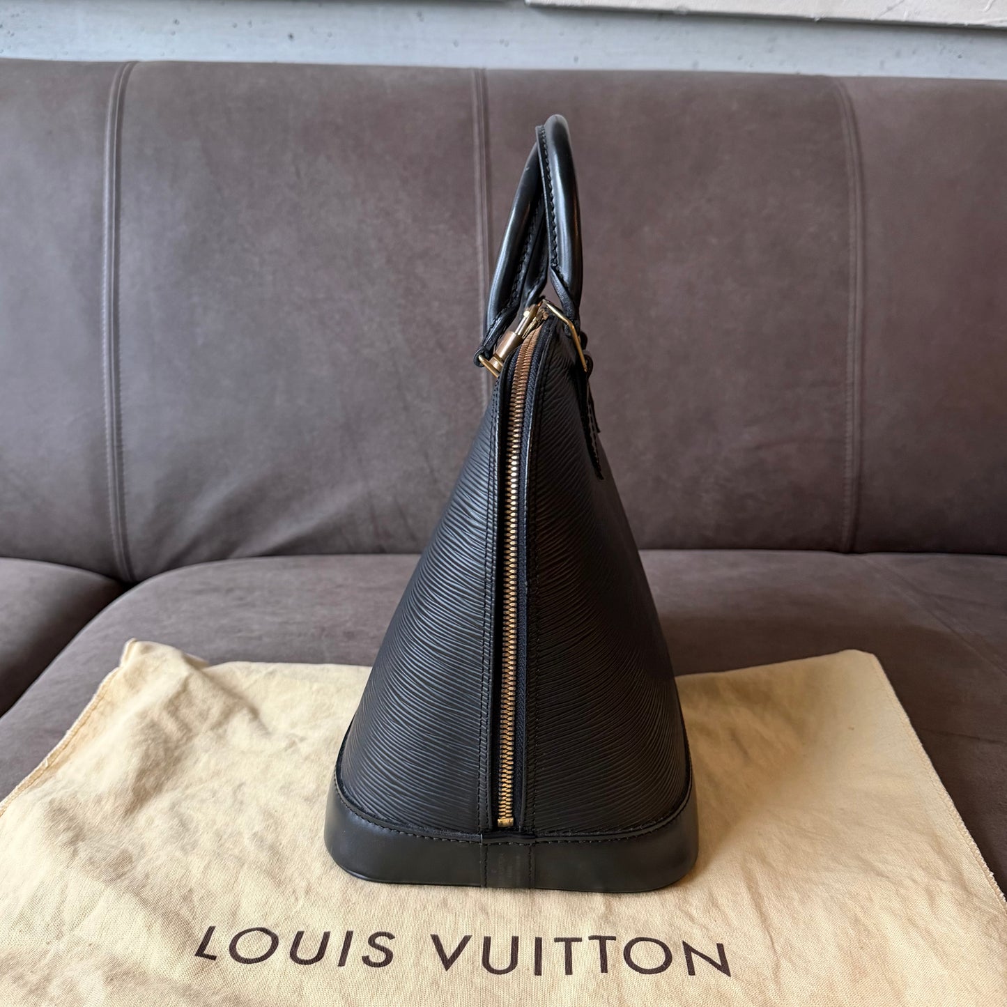 LOUIS VUITTON Alma PM Epi schwarz + schwarzer Leder Tragriemen (no name)