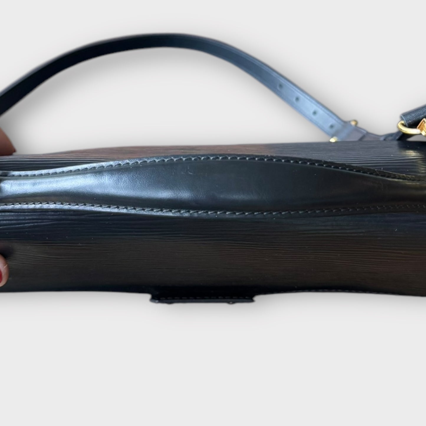 LOUIS VUITTON Monceau en cuir Epi noir avec bijouterie dorée et nouvelle sangle