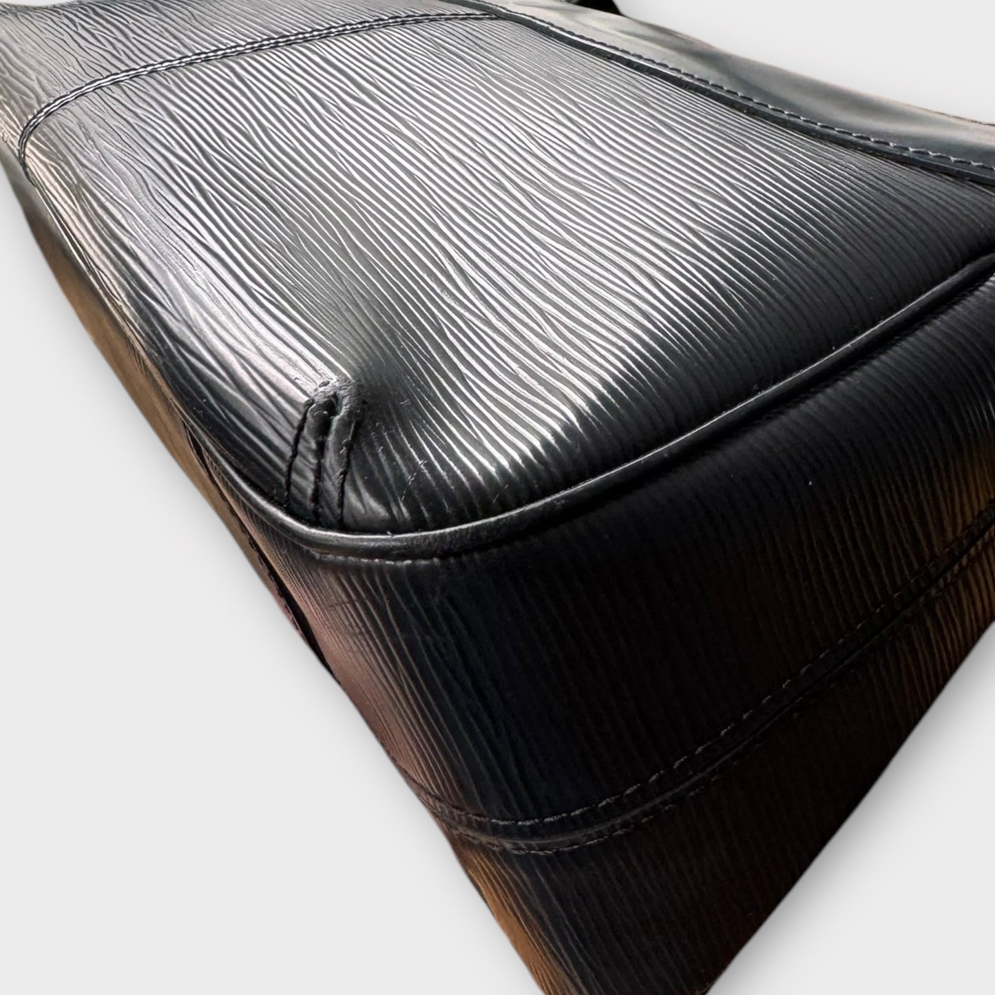 LOUIS VUITTON Schultertasche Epi Schwarz, Model Turenne PM