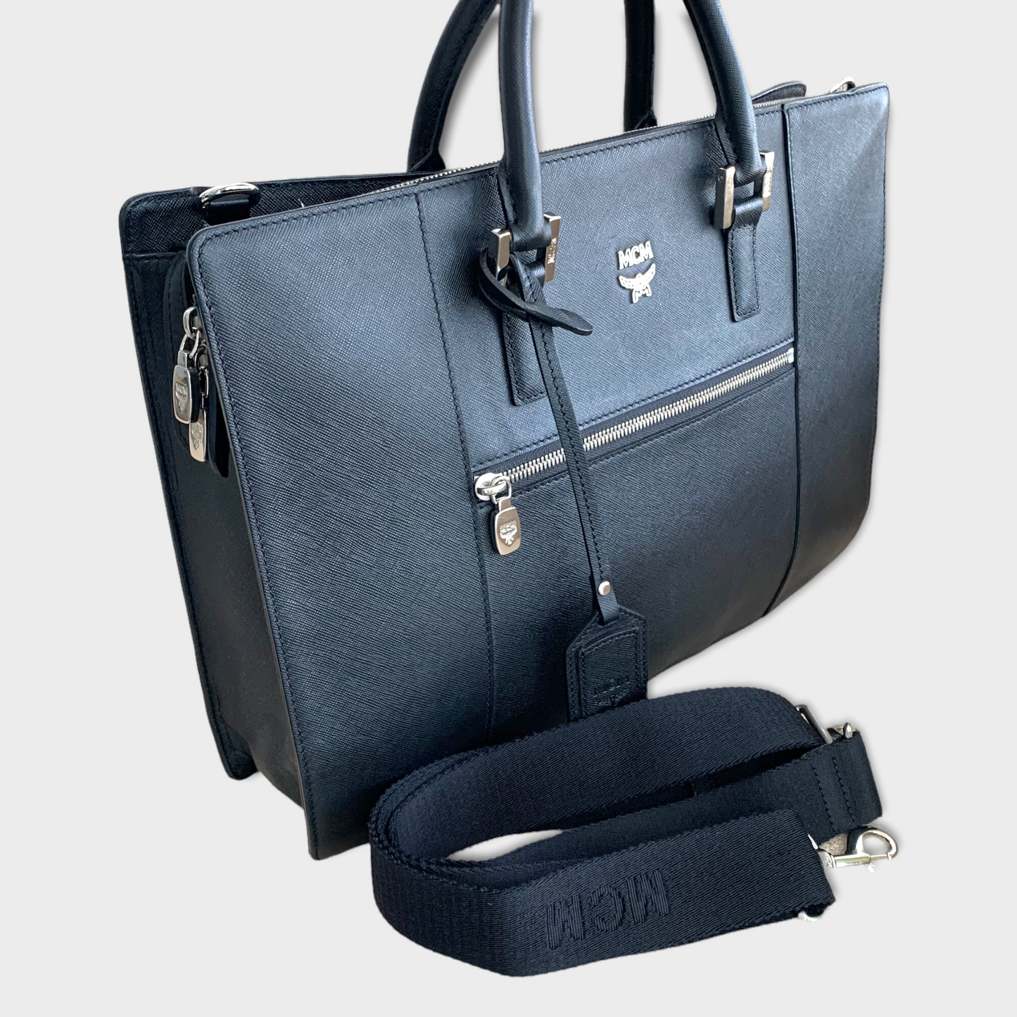 Sac d'affaires MCM en cuir saffiano noir