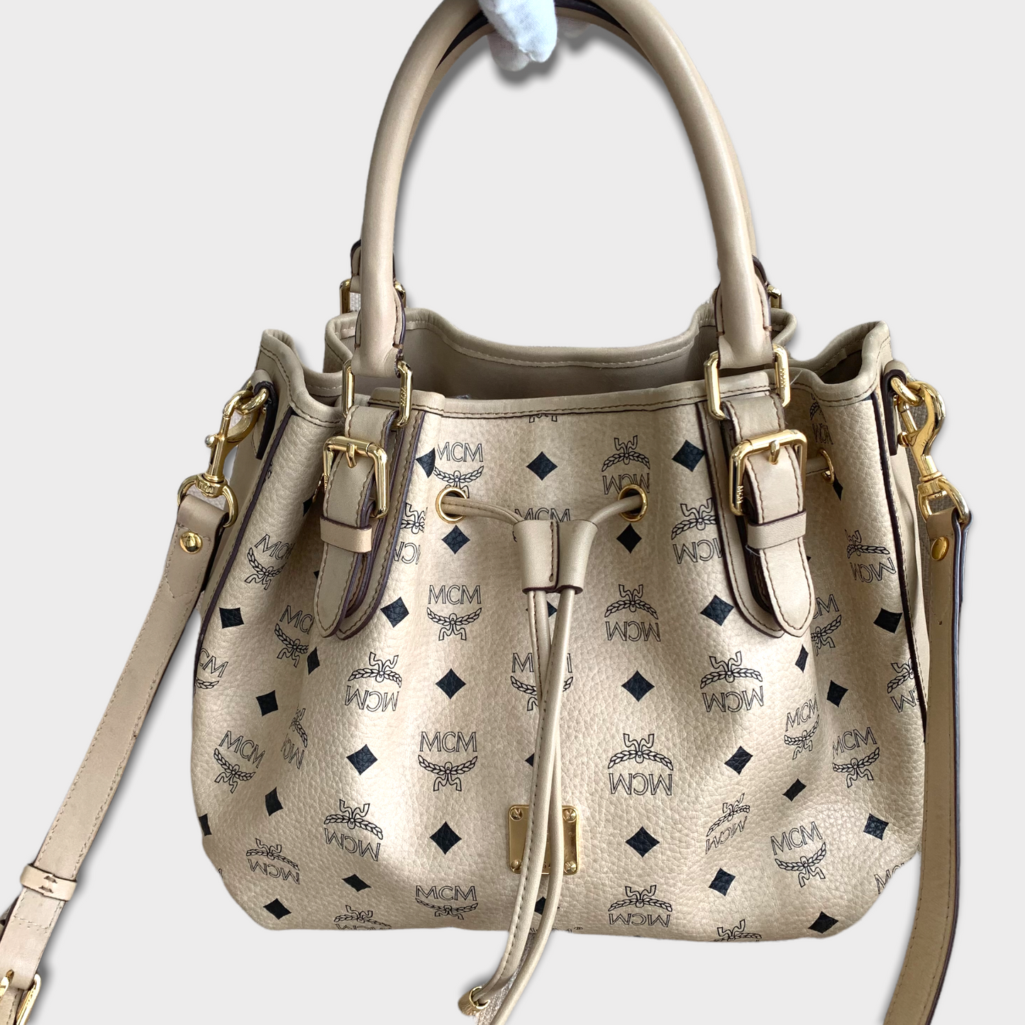 MCM Beuteltasche beige Visetos Goldhardware