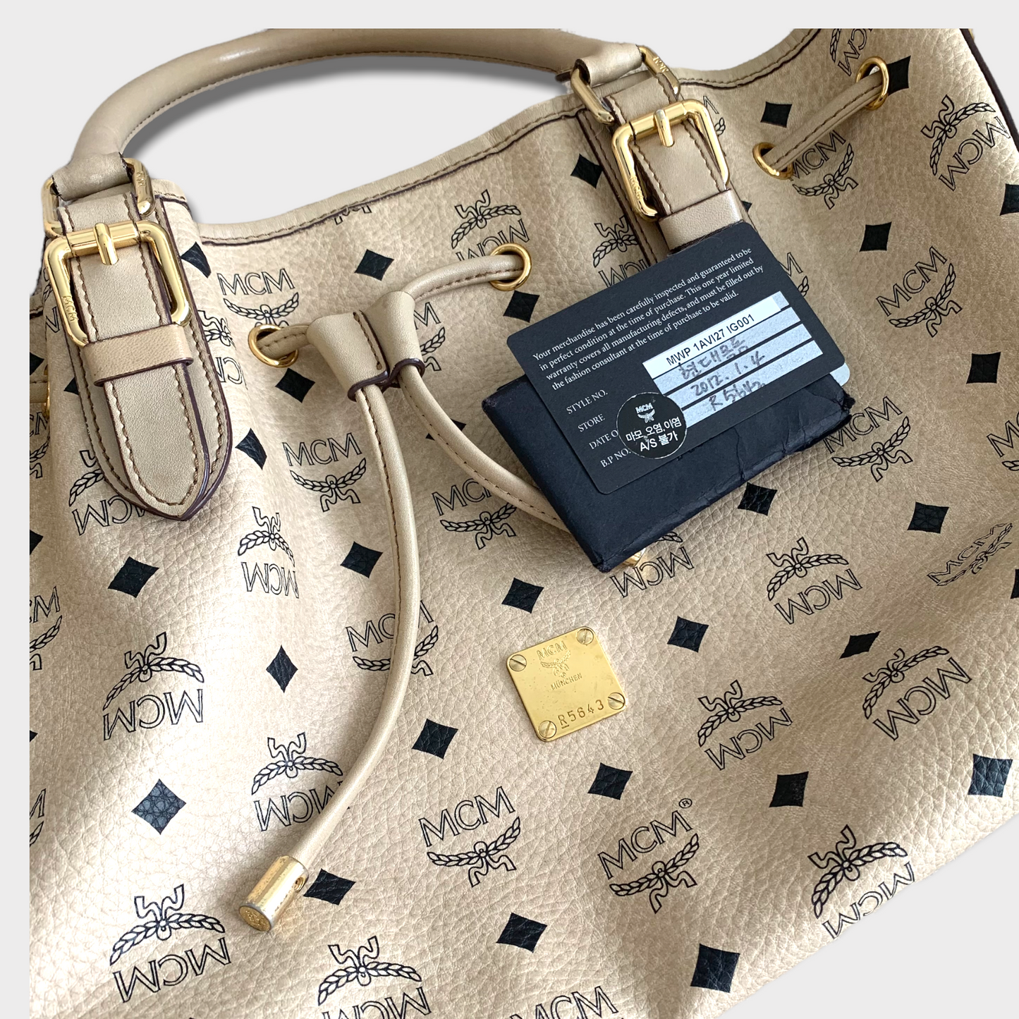 MCM Beuteltasche beige Visetos Goldhardware